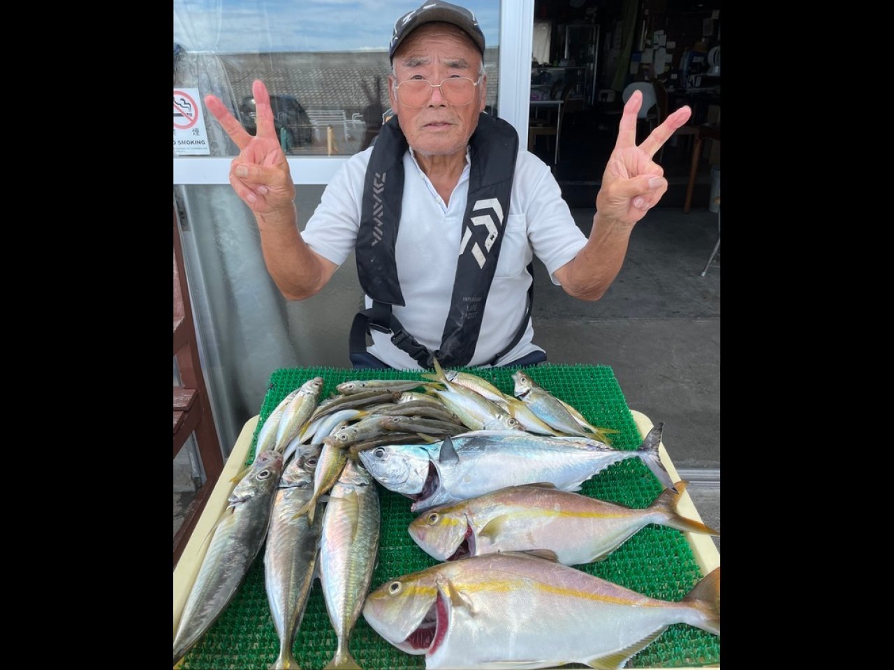 【釣果速報】神奈川県庄治郎丸で良型アジのアタリ続く！30cmの尺アジも！クーラー満タンの釣果に釣り人大満足！