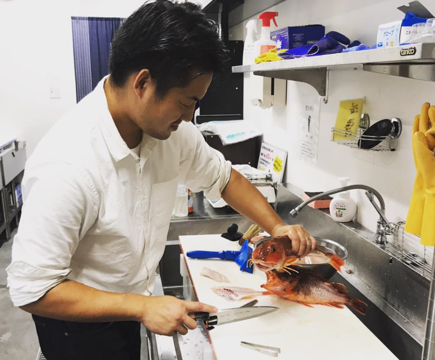 おさかな集積所おとと　さばき所　捌く