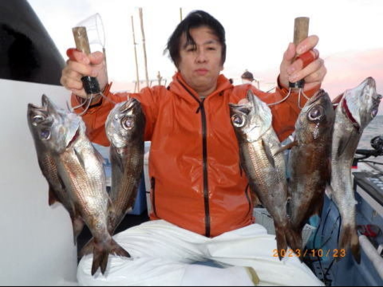 【釣果速報】千葉県聡丸でクロムツ3、4点掛け達成！大型のブリもGET！高級魚の興奮をあなたも味わってみませんか？