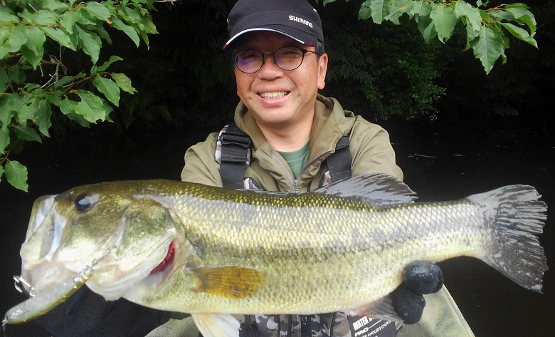 魚とルアーのアップ写真