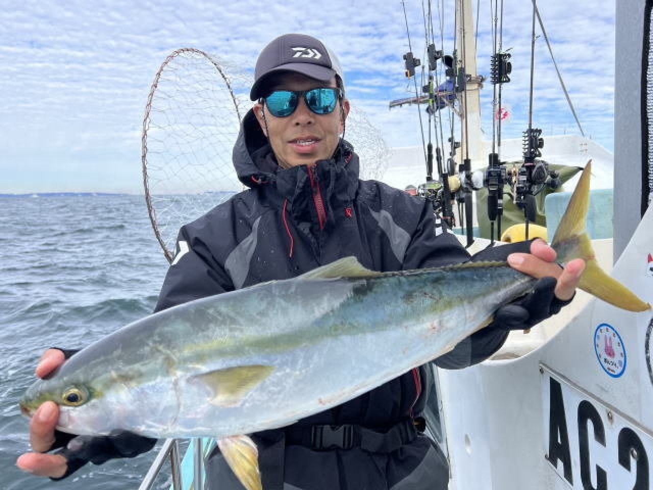 【釣果速報】海況悪い中、最大75cmのワラサGET!愛知県正将丸で人気青物の強烈な引きを感じよう!