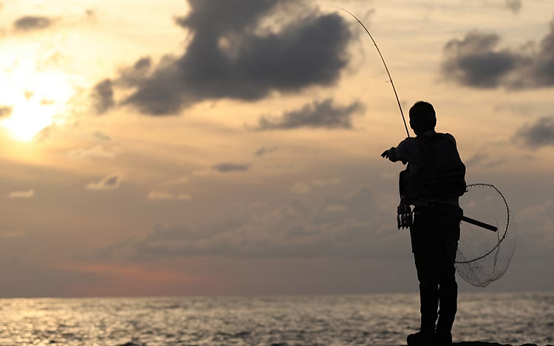 ロッドと釣り人のアップ写真