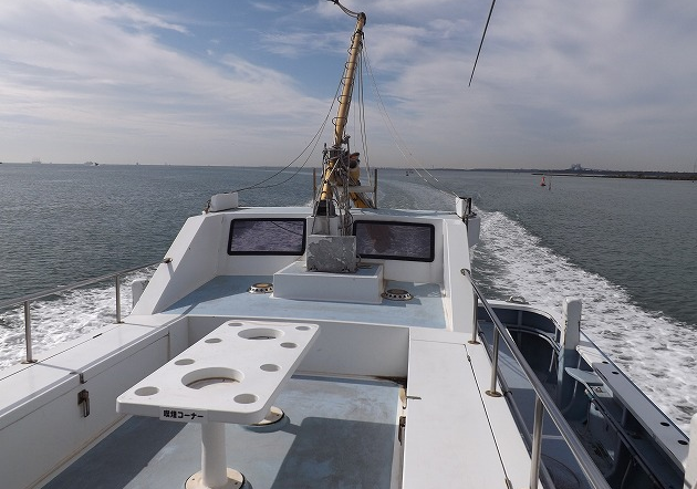 乗合船デッキのアップ写真