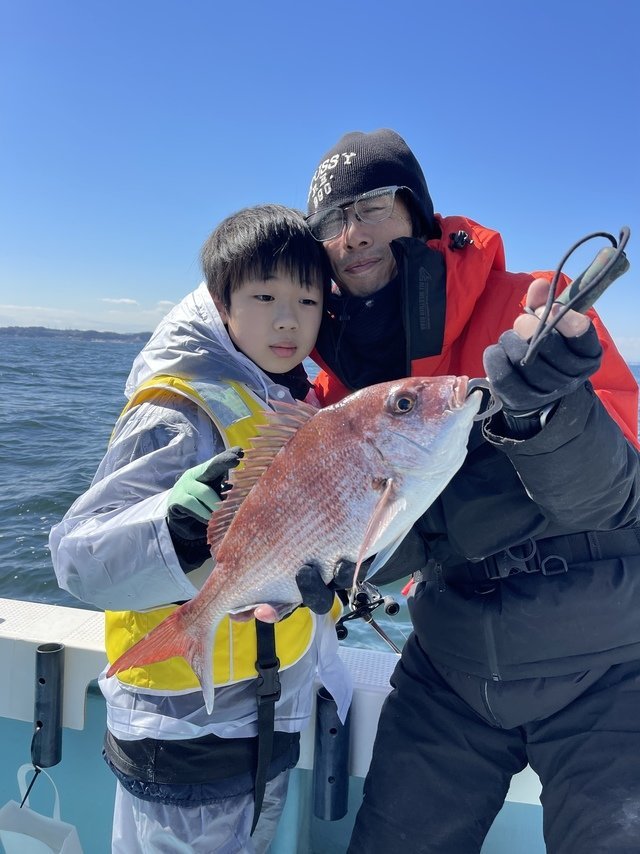 釣果速報】神奈川県村本海事で食べ頃サイズの良型2.10kgマダイ上がる