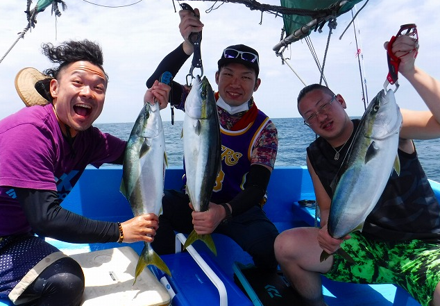 魚と釣り人のアップ写真