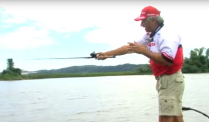 釣り人　ベイトタックル　写真