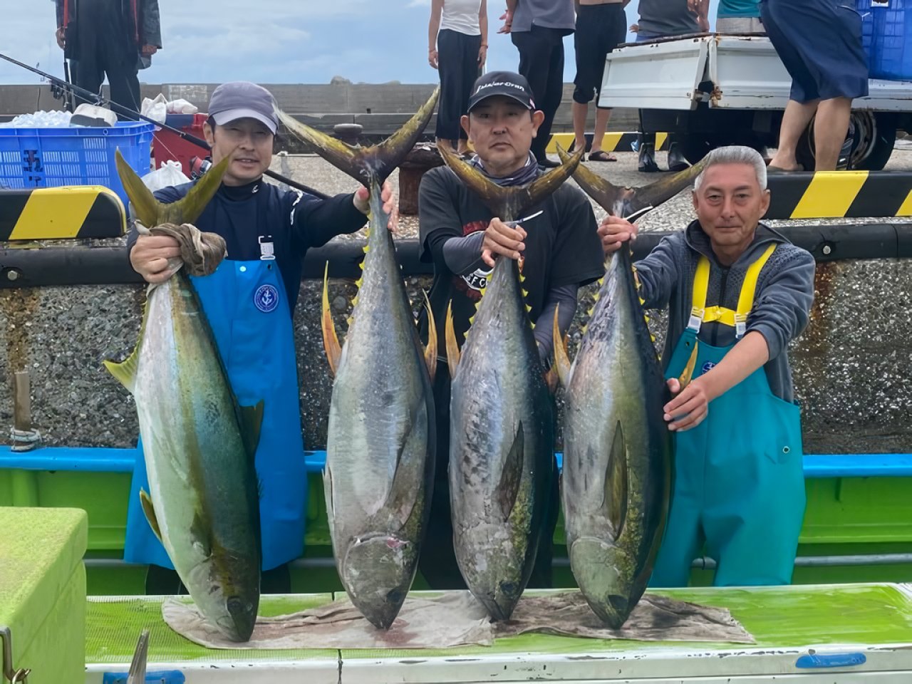 【釣果速報】神奈川県五エム丸で18.30～20.40kgのキハダ上がる！マルイカもアタリ祭り！ノッてる今、大物ゲットの夢を掴め！