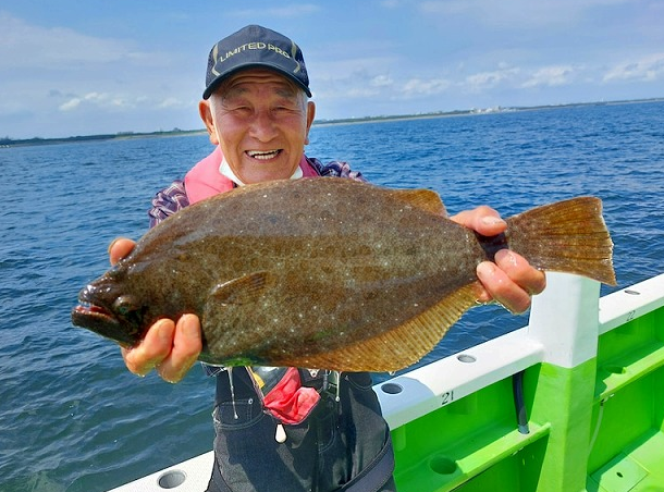 魚と釣り人のアップ写真