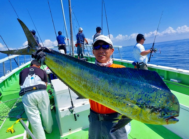 魚と釣り人の写真