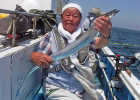 魚と釣り人のアップ写真