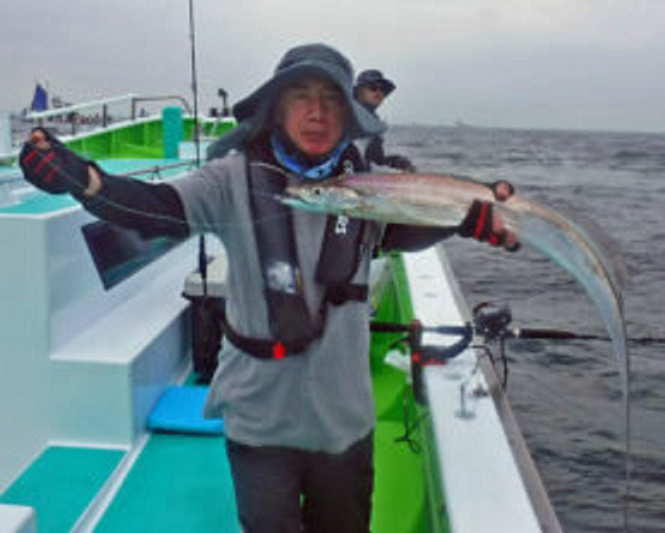 魚と釣り人のアップ写真