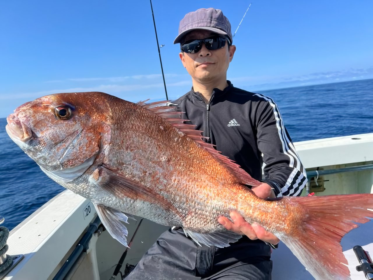 【釣果速報】でか～～～～い！千葉県梅花丸で4.70kgのマダイキャッチ！現在、中～大鯛メインにコンスタントに釣れてる模様です！