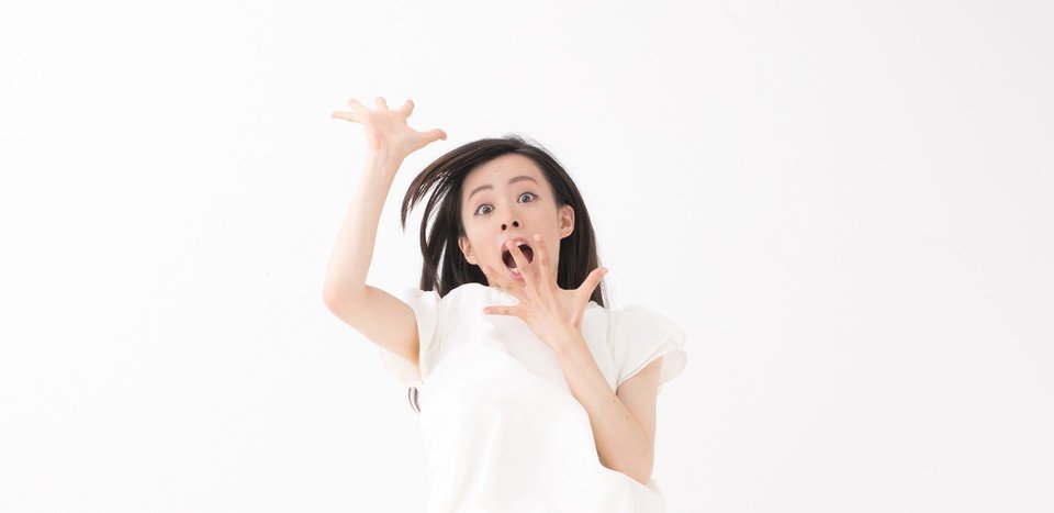 驚く女性　写真
