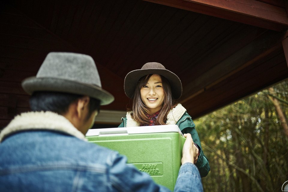 クーラーボックス 女性 写真
