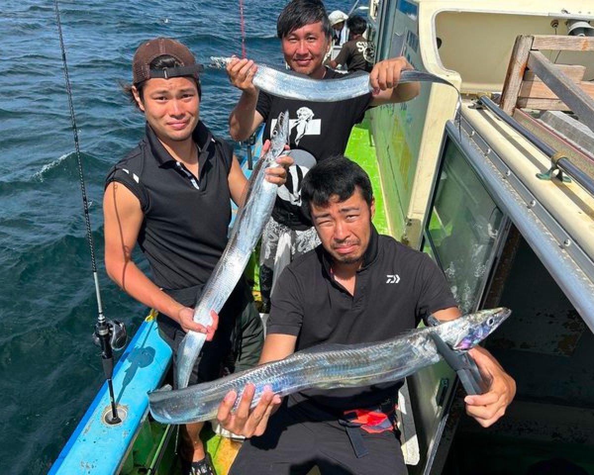 【釣果速報】神奈川県太田屋でタチウオのアタリ爆発！122cmの超大型ドラゴンも確保！この勢いをぜひ現地で体感せよ！