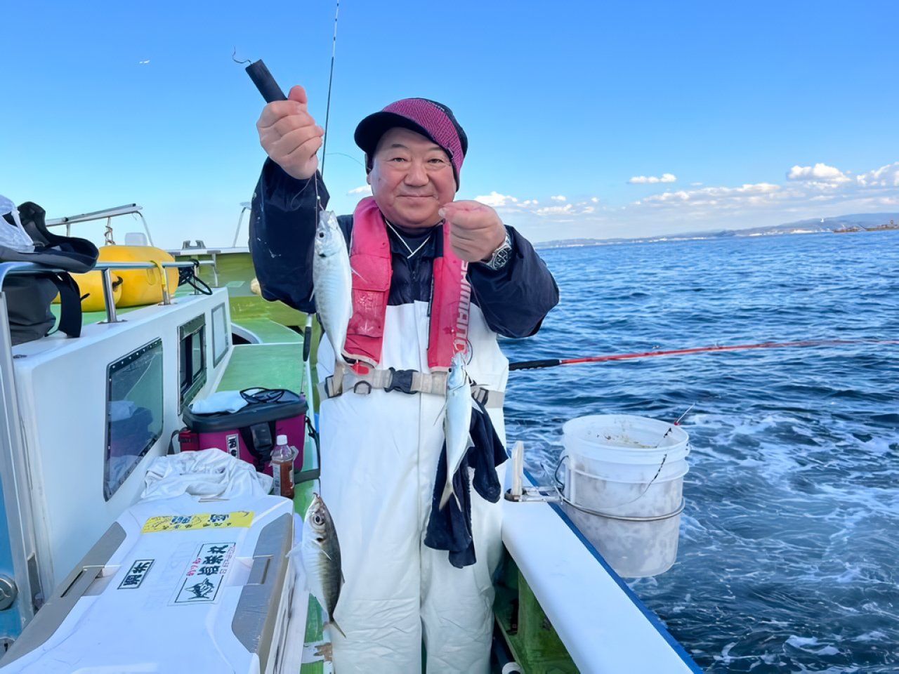 【釣果速報】神奈川県政信丸のアジ釣行で竿頭が120匹キャッチ達成！サイズ狙いのポイントで尺アジもゲット！数も型も大満足の釣行へGO！