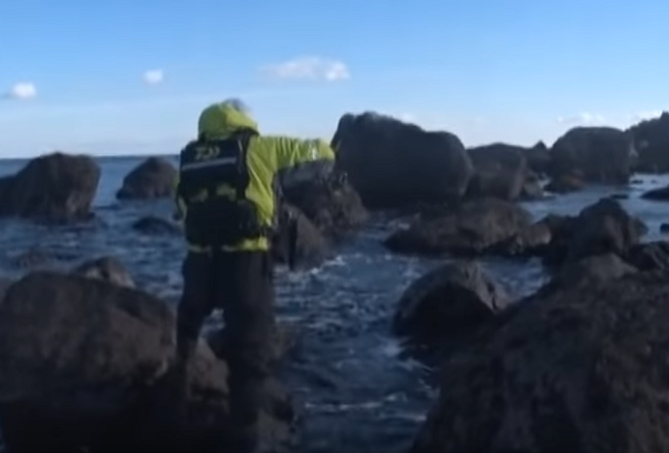 釣り人　ゴロタ石　写真