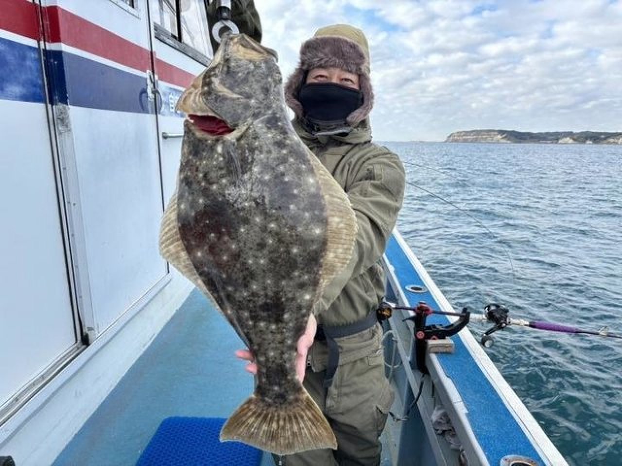 【釣果速報】まるで盾！千葉県優光丸で最大4.10kgの巨大ヒラメ獲れる！記録狙いの方は今すぐ乗船を！