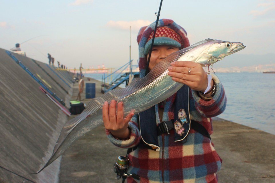 太刀魚　人　写真