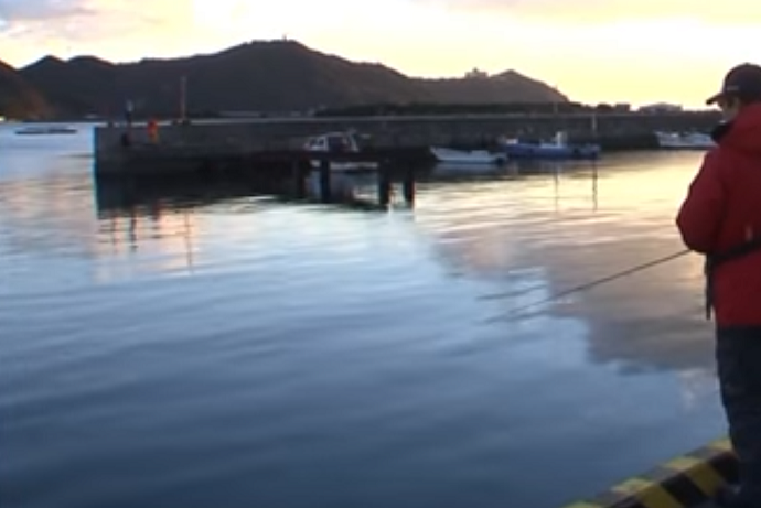 釣り人　漁港　写真