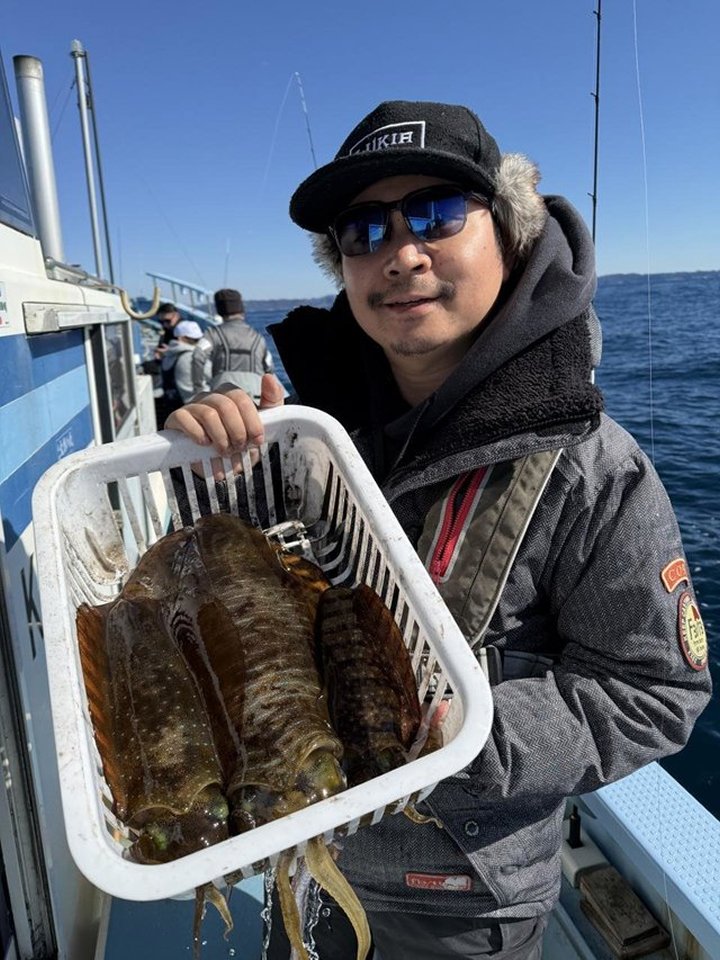 【釣果速報】神奈川県太郎八丸でキロ超えのモンゴウイカを確保！釣りスキルを着実に伸ばしてくれる船長は釣り人からの信頼大！