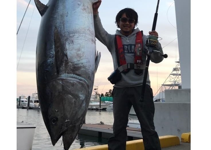 これは快挙 プロフェッショナルアングラー鈴木 斉さんが大洗沖で177 4キロの巨大クロマグロを釣り上げました