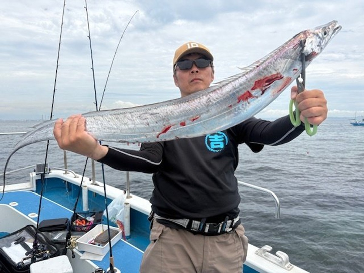【釣果速報】MAX122cm！東京都の深川 吉野屋で120cm台のメーター級＆極太タチウオをGET！大物狙うなら今すぐ乗船して！