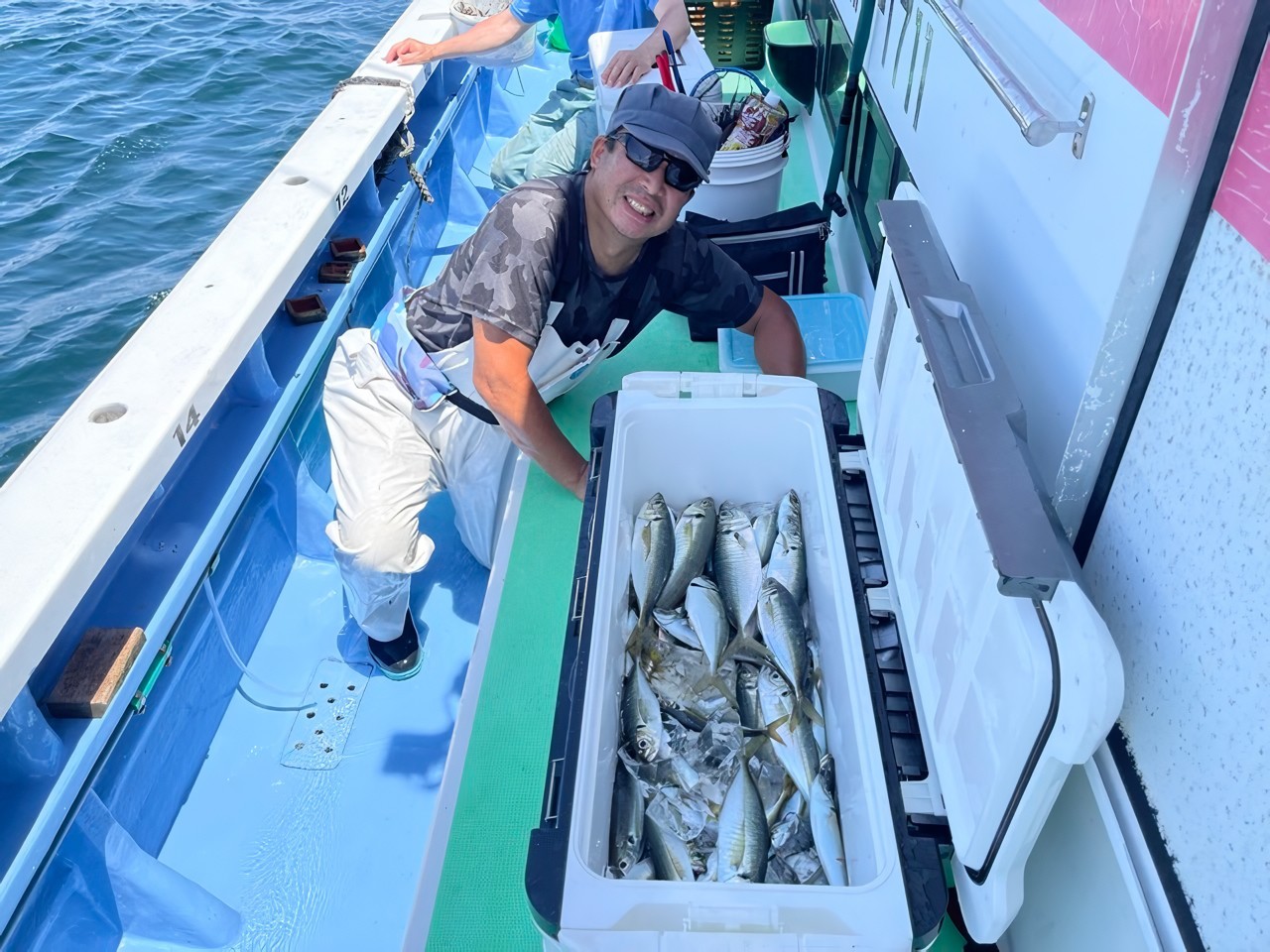 【釣果速報】神奈川県大松丸で今日もギガアジ釣れる！釣り人憧れの巨大アジを狙うなら今すぐ乗船予約をしよう！
