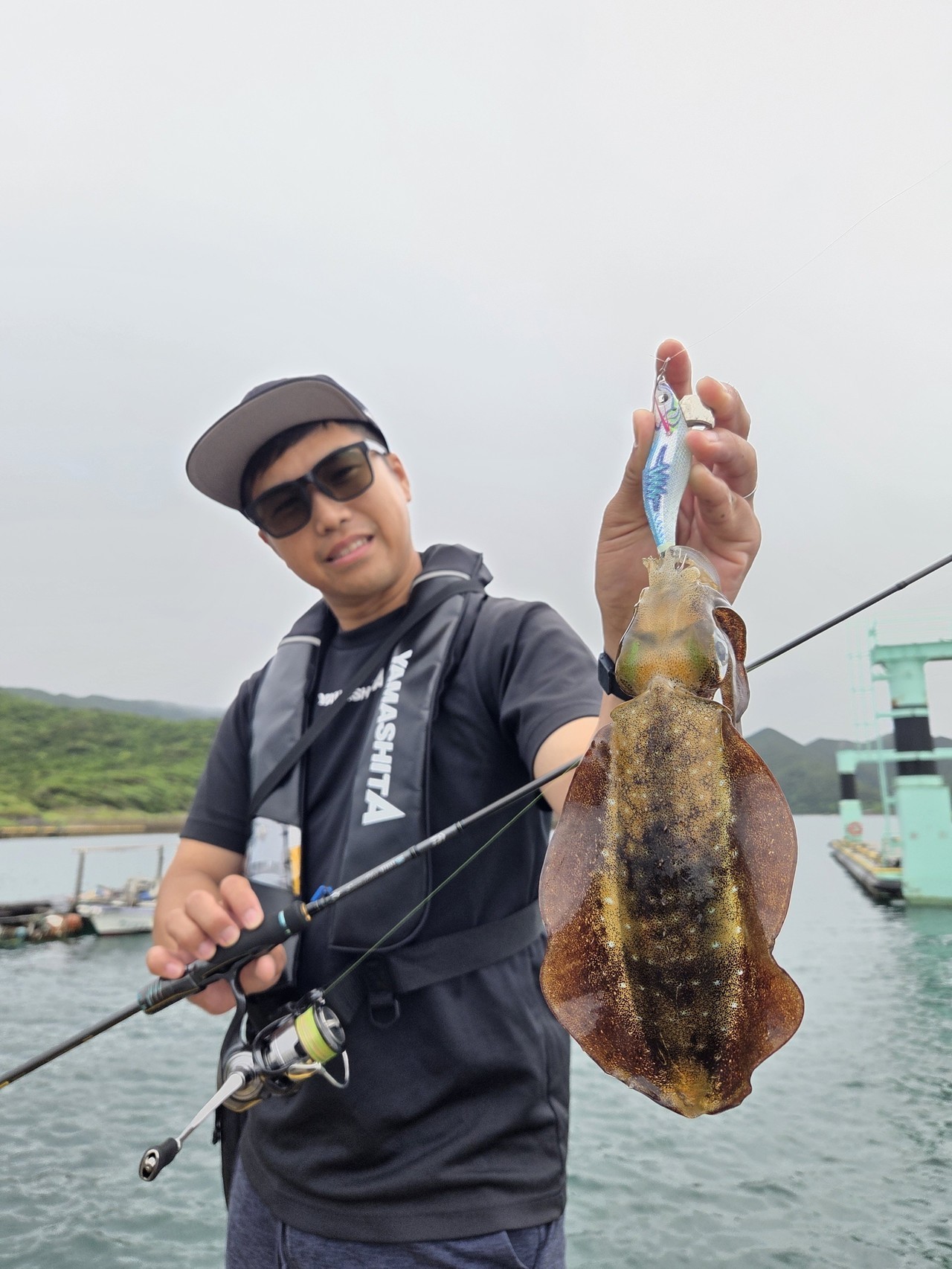 漁港内のストラクチャー周りを探ってキャッチした価値ある1杯