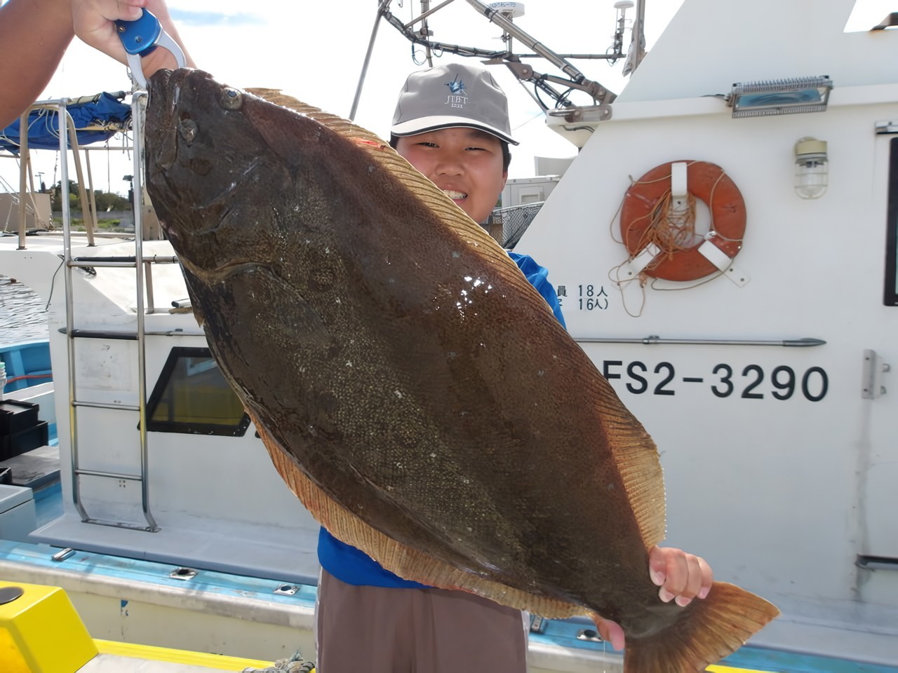 【釣果速報】84cmの座布団ヒラメ確保！！福島県つりエサ豊漁船内はまるでヒラメ天国！今乗船すれば大物ヒット間違いなし！