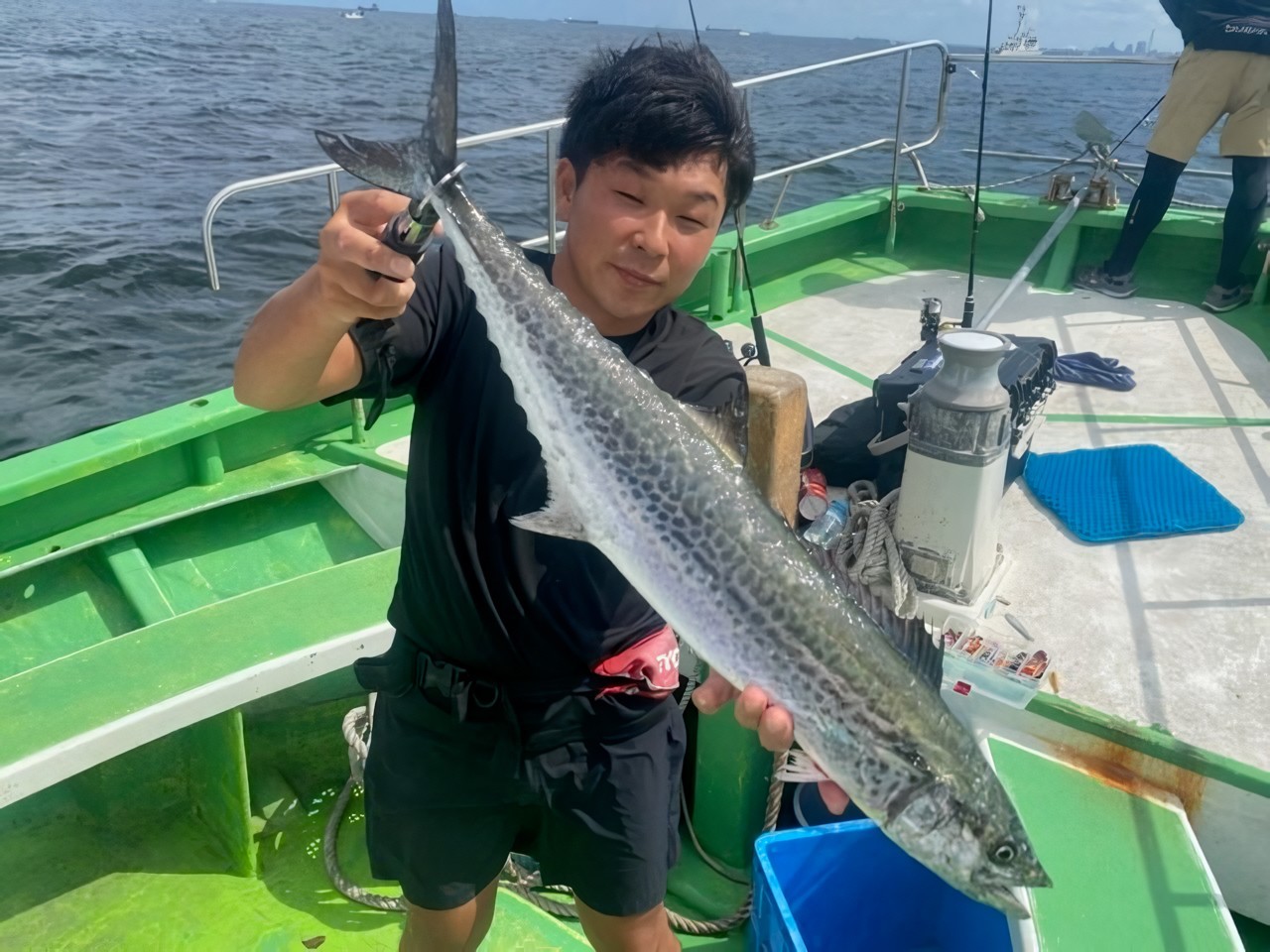 【釣果速報】東京都深川 吉野屋でヒット連発＆ドデカい88cmサワラをゲット！自己記録更新を狙うなら今すぐ乗船だ！