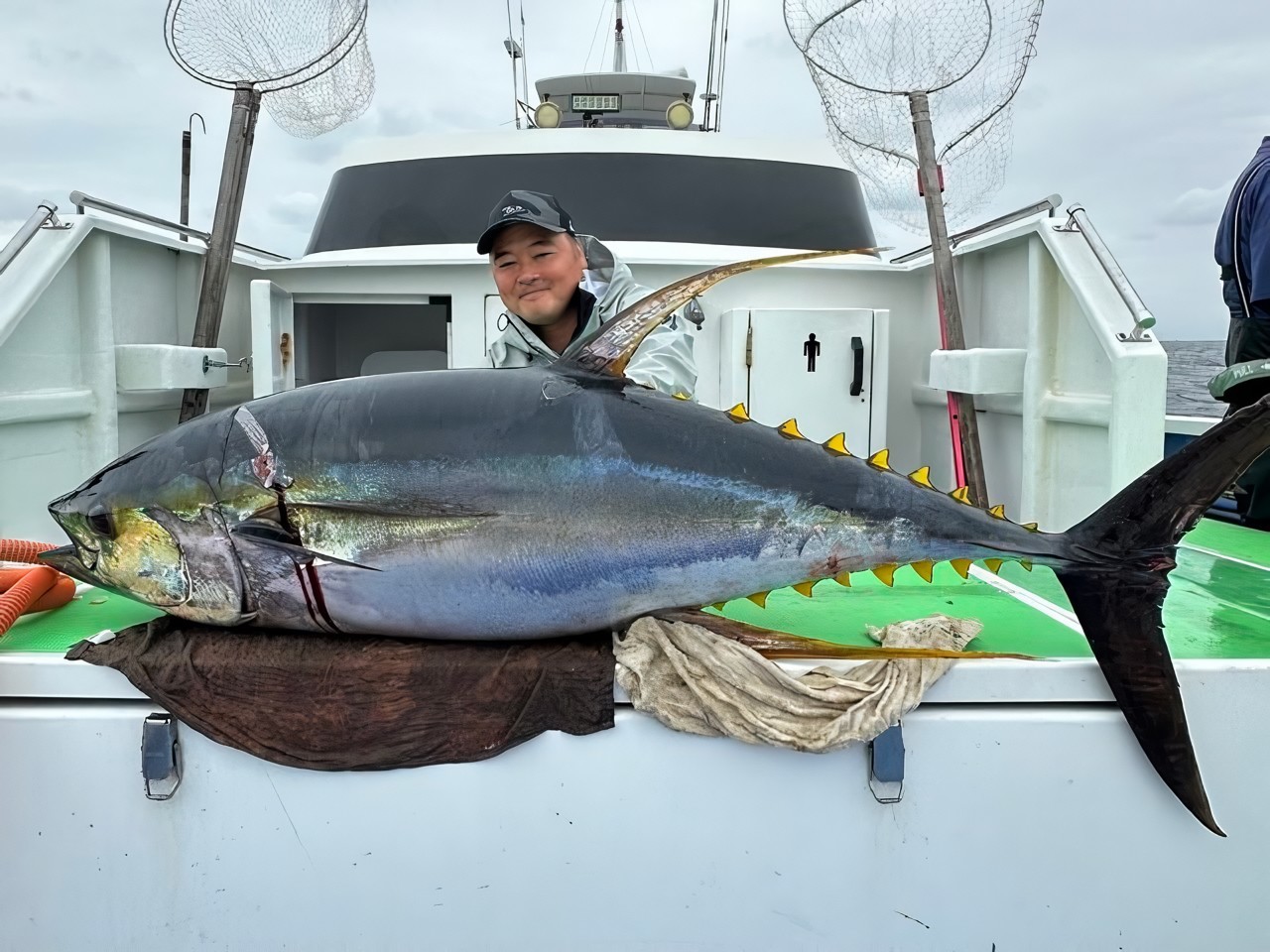 【釣果速報】神奈川県大松丸で68.00kgの超巨大キハダ釣れる！まるまる太ったカツオもキャッチ！順調にサイズアップしている青物をキャッチしに行こう！