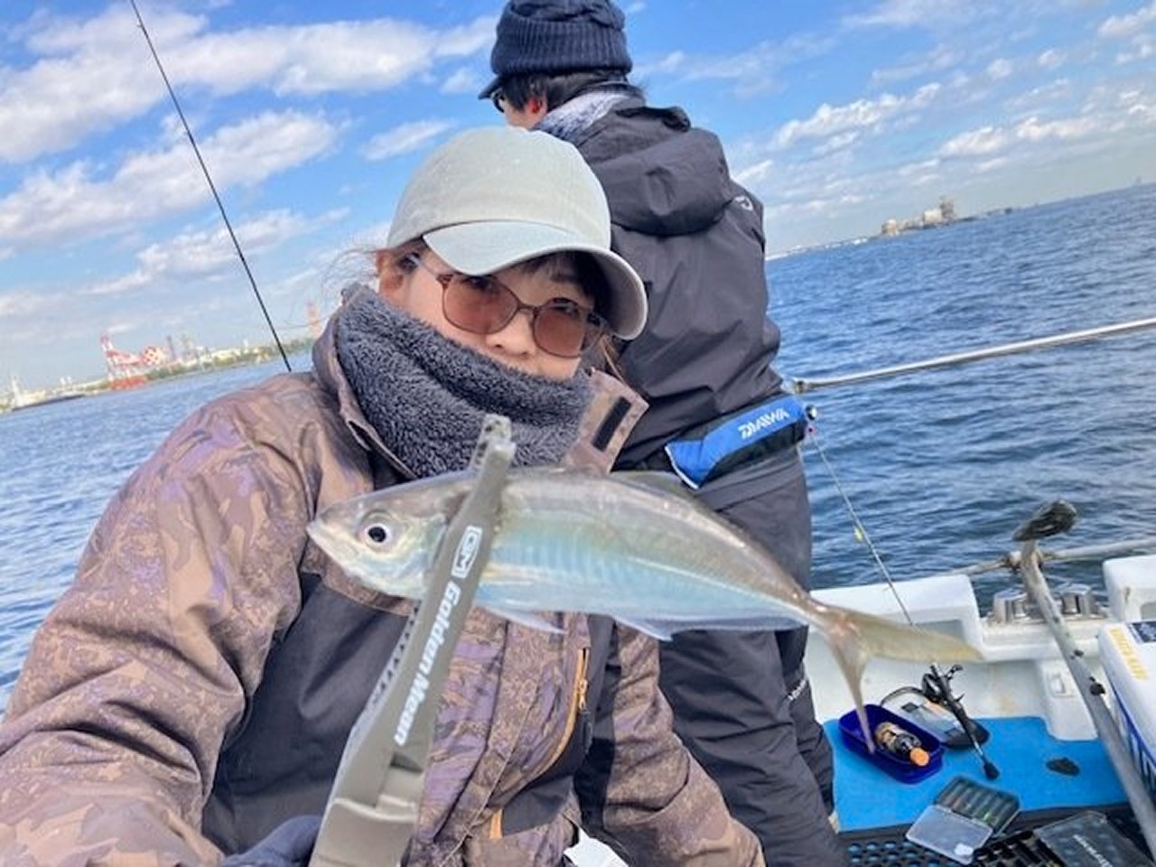 【釣果速報】良型アジがクーラーにぎっしり！東京都の深川 吉野屋で質も量も大満足の釣行を楽しもう！