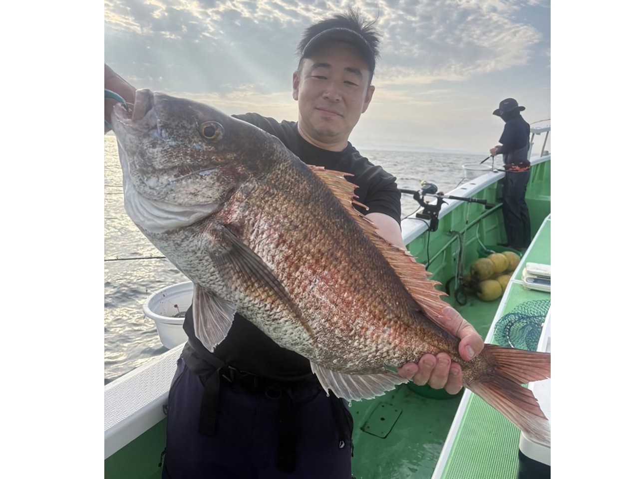 【釣果速報】神奈川県あまさけや丸で5.20kgのど迫力マダイをキャッチ！良型のアジも上がる！夏休みは大物マダイを捕まえに行きませんか？