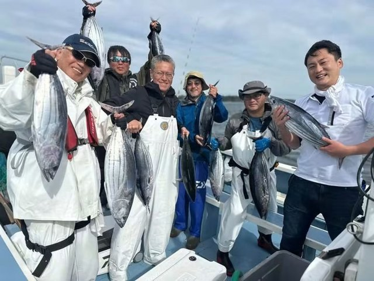【釣果速報】神奈川県かねい丸でカツオをキャッチ！一番おいしいサイズ狙ってみませんか？青物狙うなら今スグの乗船がベスト！