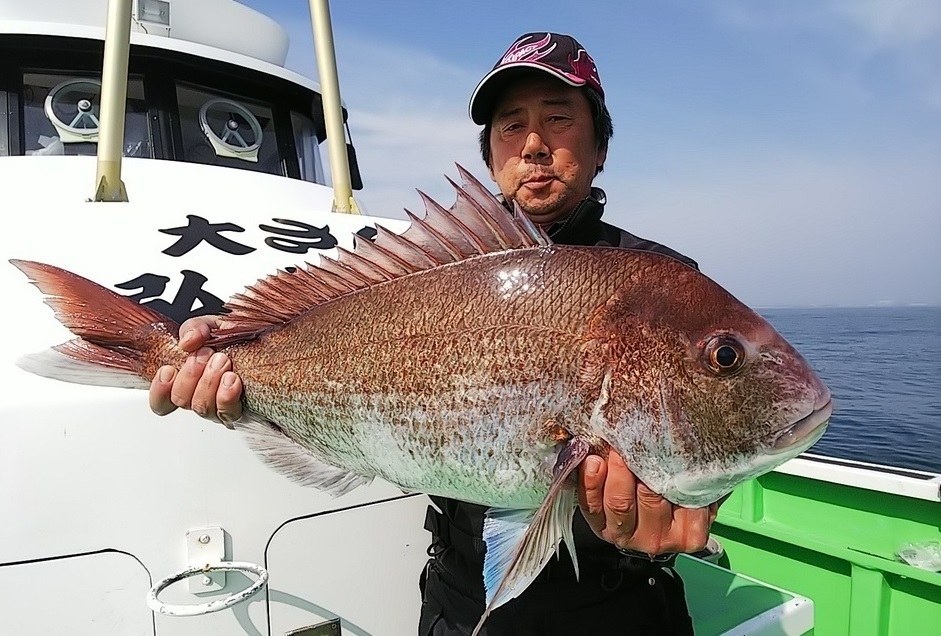釣果速報!茨城県・日立沖で70cm・4.4キロの巨大マダイが出現!1年を通してテンヤ釣りで大鯛を狙う弘漁丸の若船長さんに、今後の釣果予想を交えて独占取材を行いました!(3/15 17:00 更新)