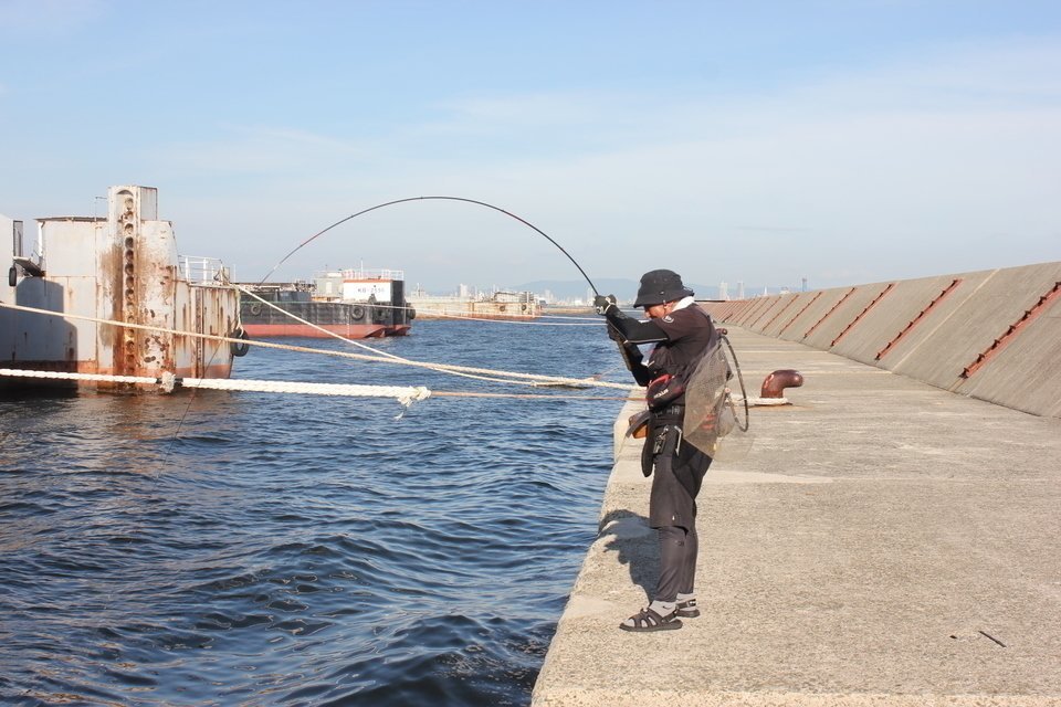 ジギング　釣り　男性　写真