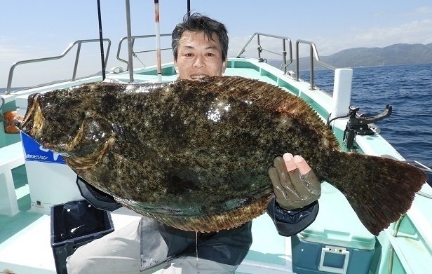 速攻取材 静岡県 伊東沖で加納丸が6 5kｇの大ヒラメをゲット イサキ釣りで同時に大ヒラメを釣り上げる秘訣は にあった 4 16 17 30更新 Sotoshiru ソトシル