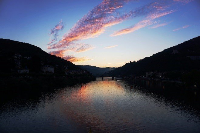 川　夕暮れ　写真