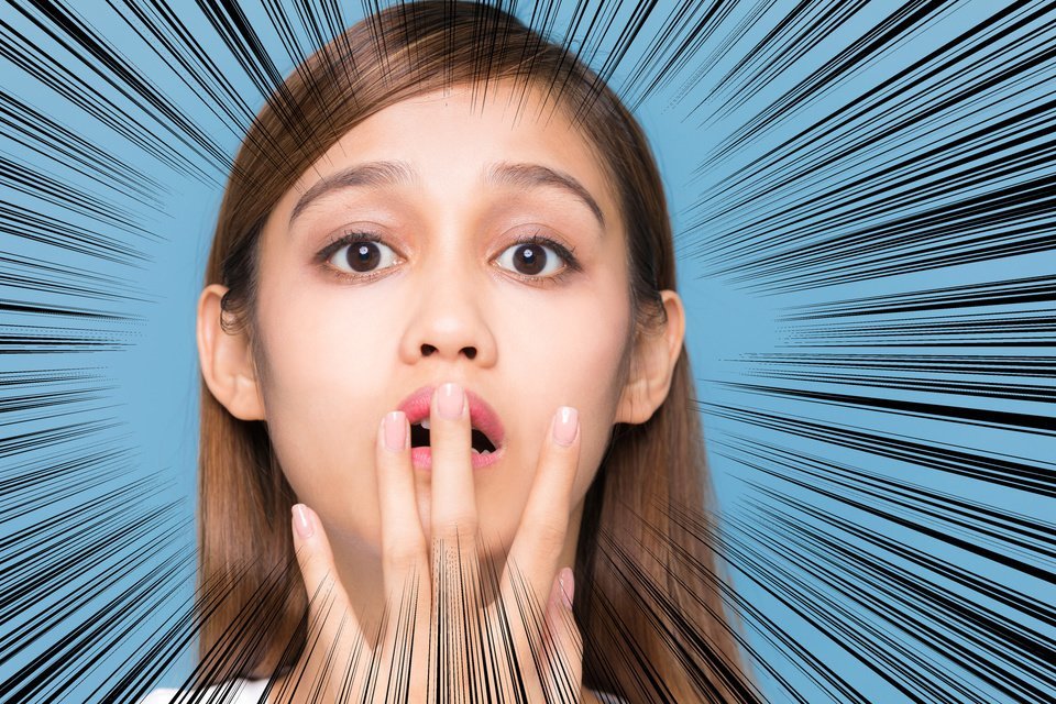 驚く　女性　写真