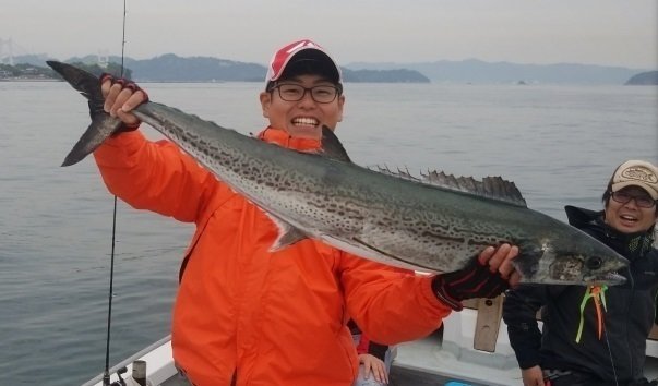 超速報 岡山県 下津井沖で内浜丸が1cmのサワラを釣り上げた 水温が低い状況でもターゲットを釣り上げるコツを船長さんに電話取材しました 4 27 18 30更新 釣りまとめアンテナ