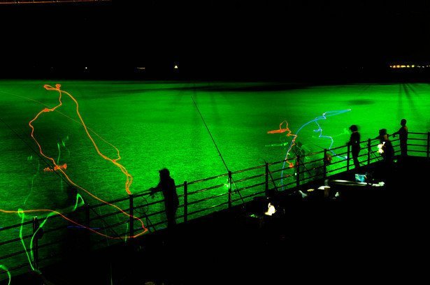 夜釣り　釣り人　写真