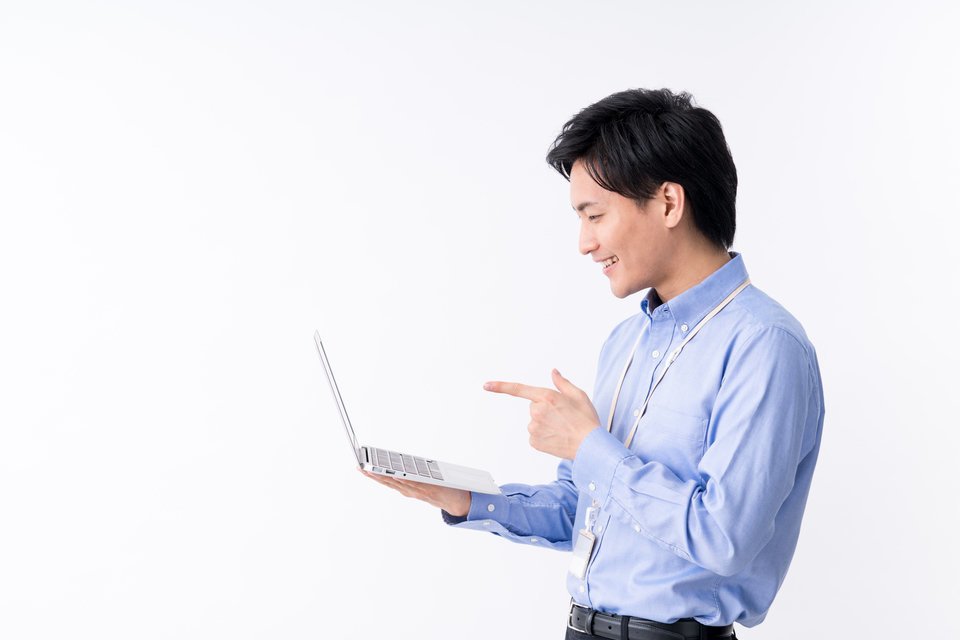 パソコン　男性　写真　