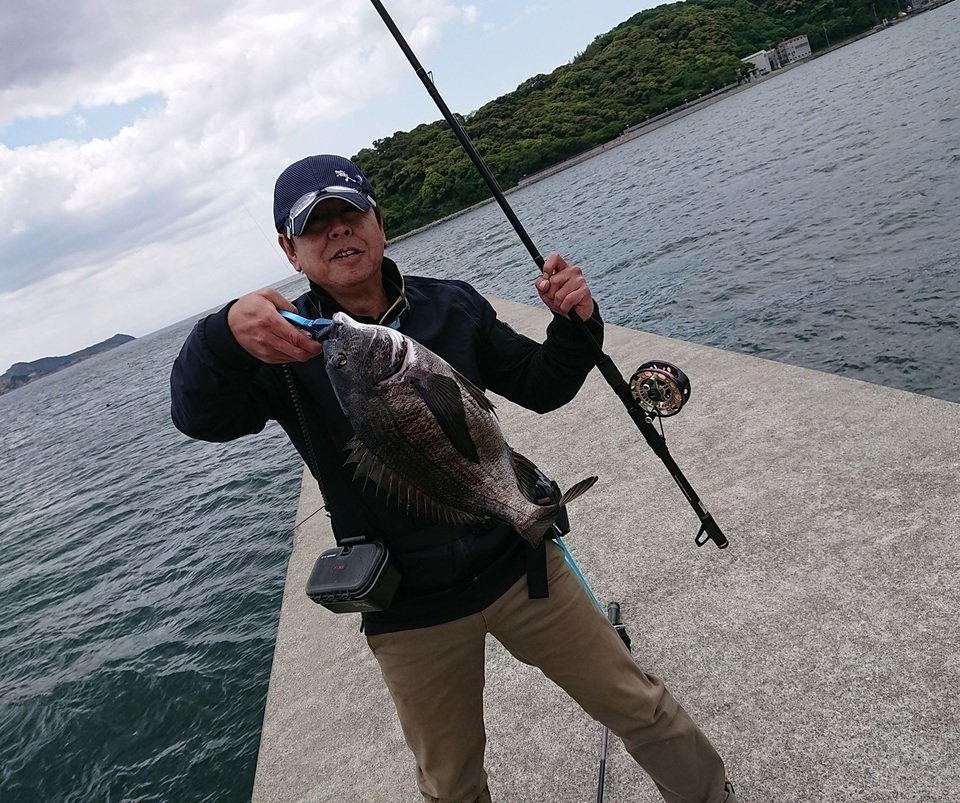 クロダイ　男性　釣り　写真