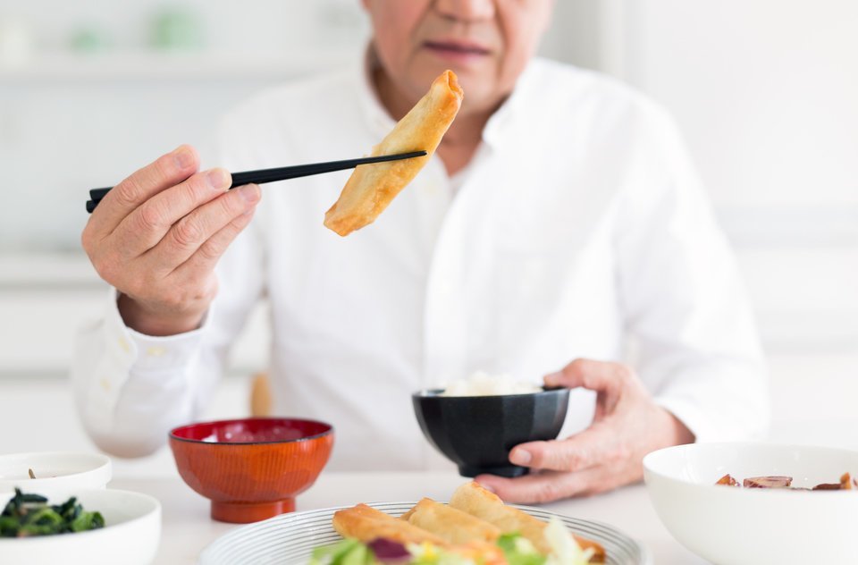 シニア　食事　写真