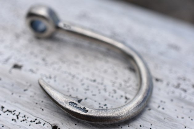 ネックレス　釣り針　写真