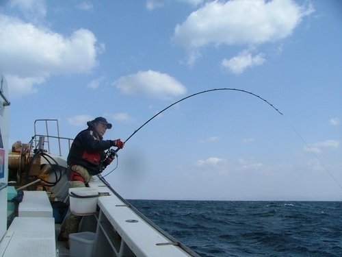 海　釣り人　男性　