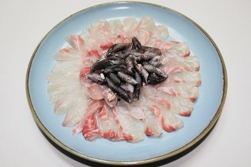 イシダイ 薄造り 皮 お皿