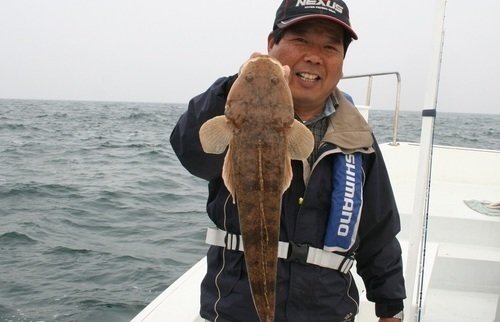 キス　釣り船　男性　海　写真　