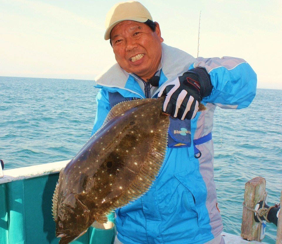 ヒラメを落し込みで爆釣しよう 最後は根気勝負 ベイトを食わせてから最後の一手まで気を抜かないプロのテクニックとは